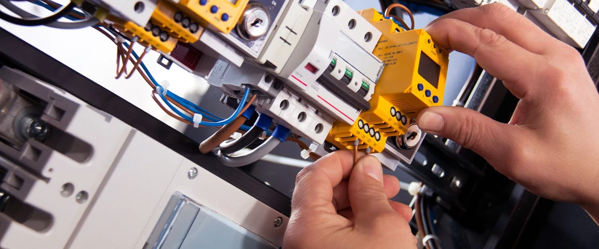 Mitarbeiter Schaltanlagenbau / Industrieelektriker (m/w/d)
